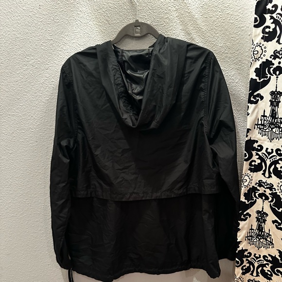 Nike black wind breaker - Picture 3 of 4